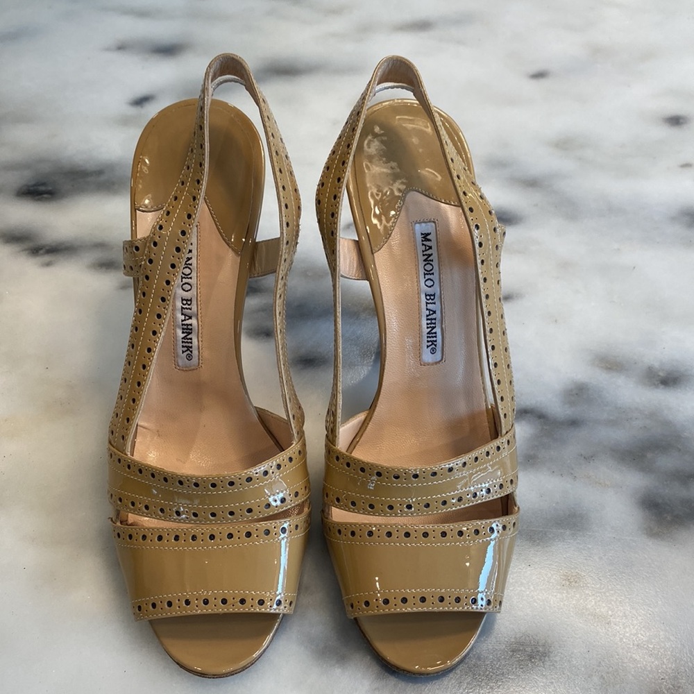 Manolo Blahnik patent leather heels - Picture 2 of 14